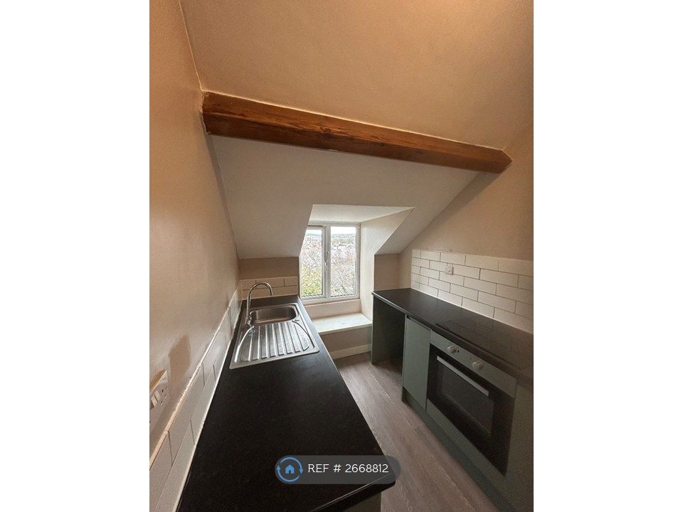 Property photo 1 of 10 Kitchen