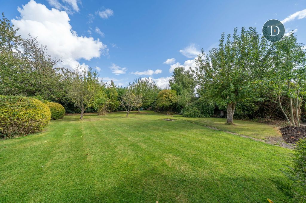 Property photo 2 of 28