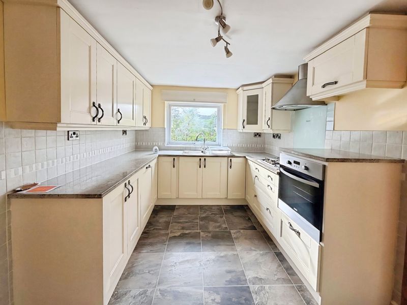 Property photo 3 of 17 Photo 6