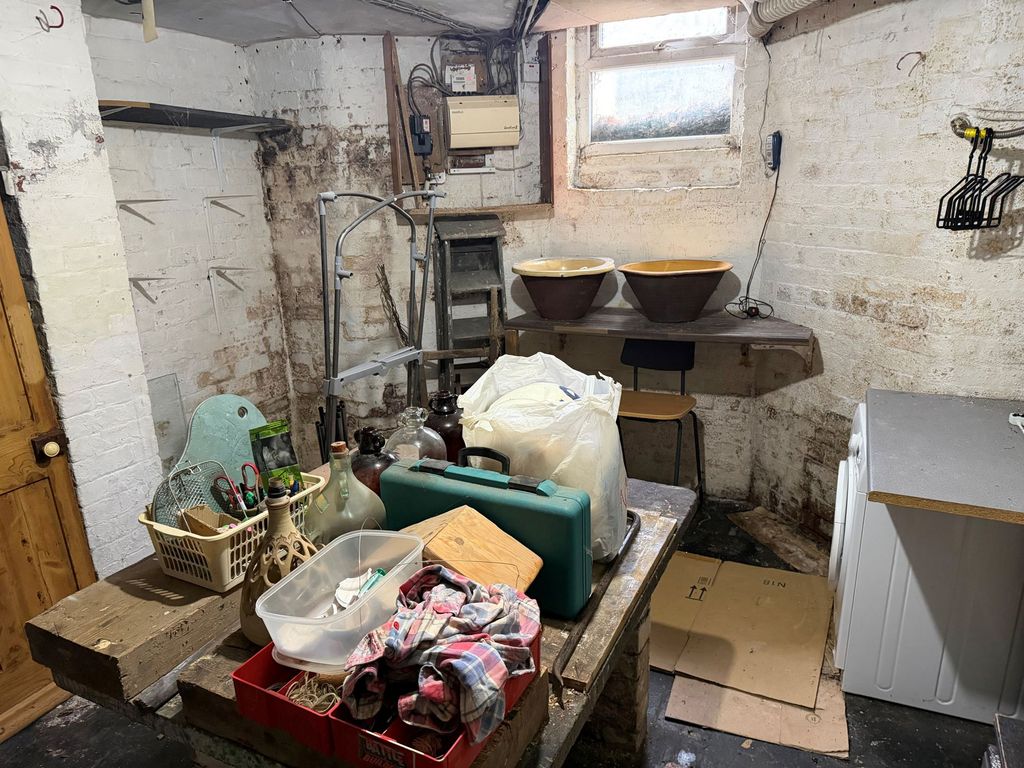 Property photo 3 of 12