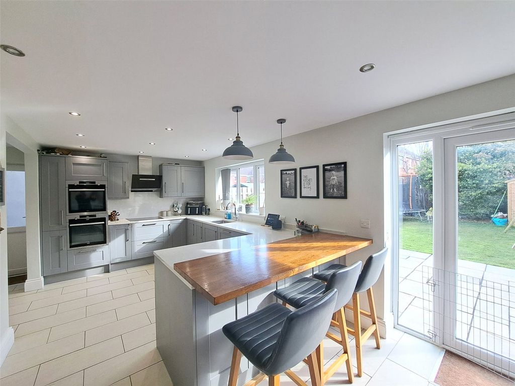 Property photo 2 of 16 Picture No. 33