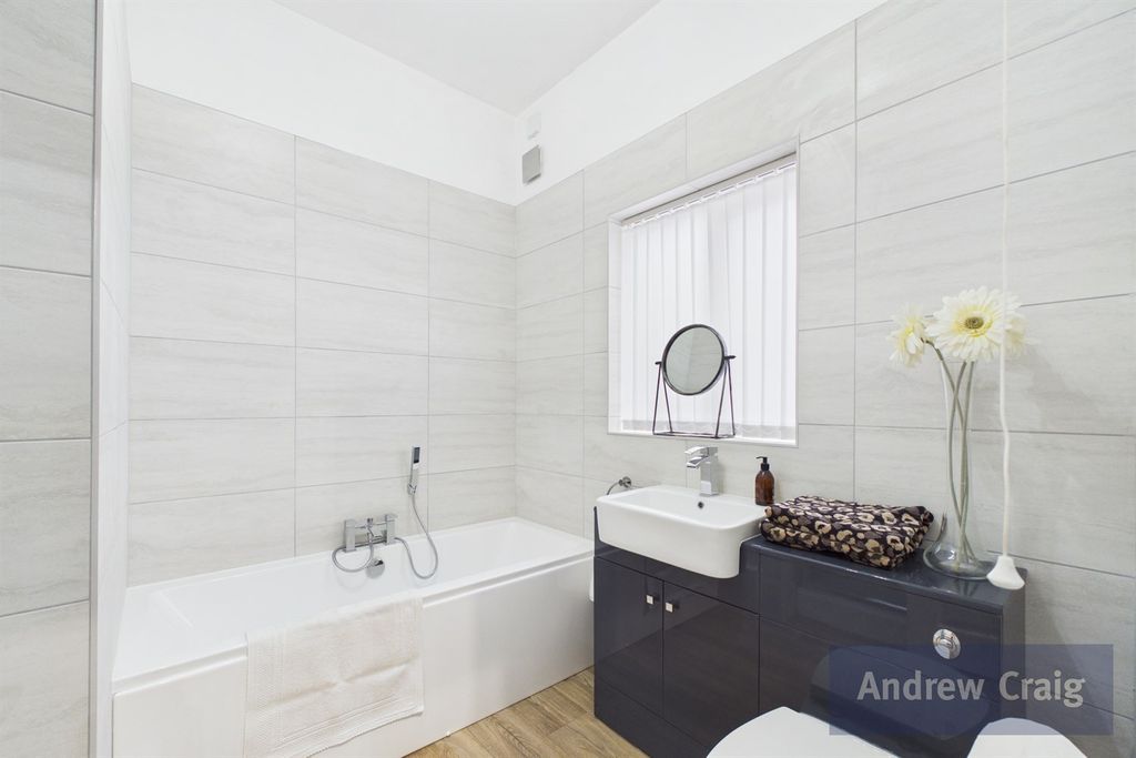 Property photo 3 of 22 Bathroom