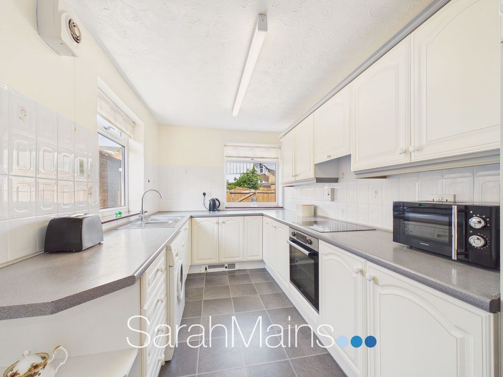 Property photo 2 of 10 Kitchen