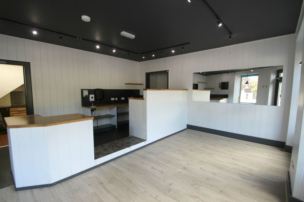 Property photo 3 of 9 10391421.Jpg?v=