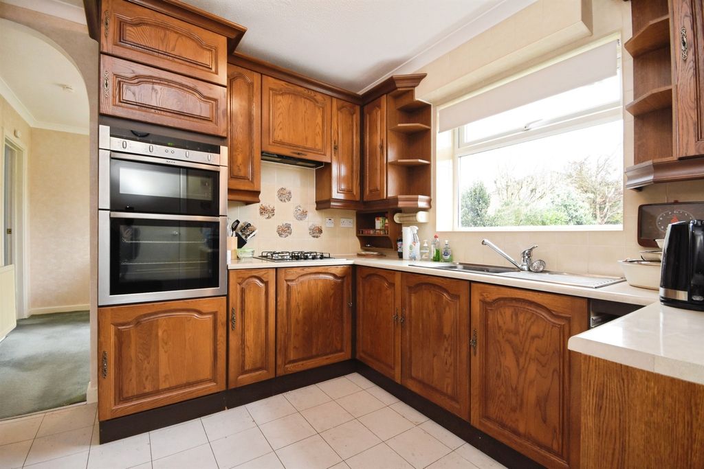 Property photo 2 of 18