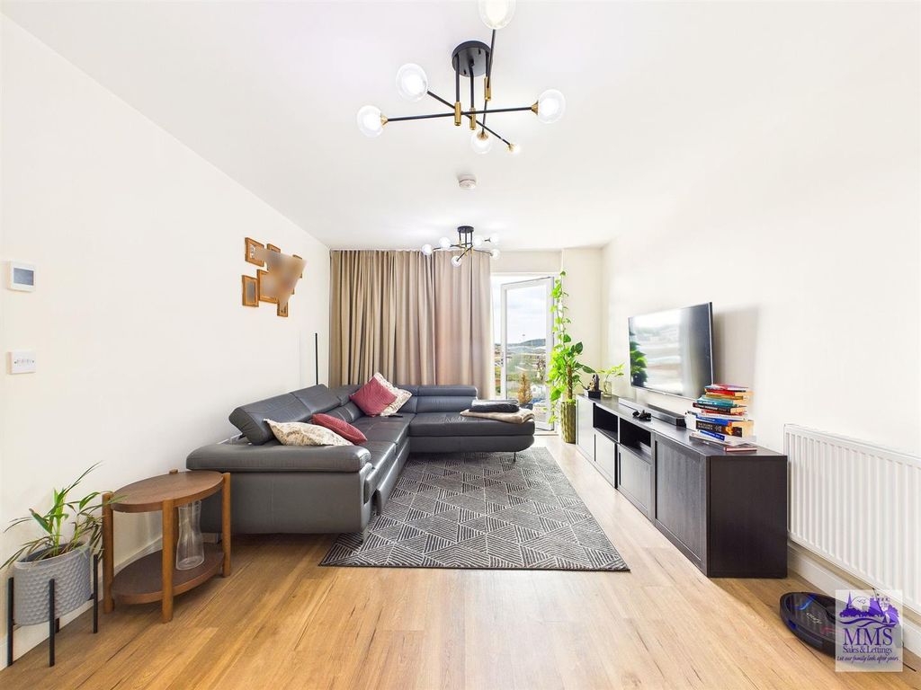 Property photo 2 of 15 Lounge Blur.Jpg