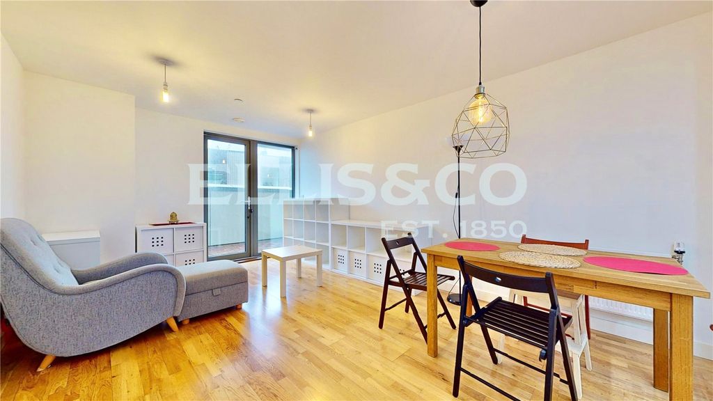 Property photo 2 of 18 Picture No. 16