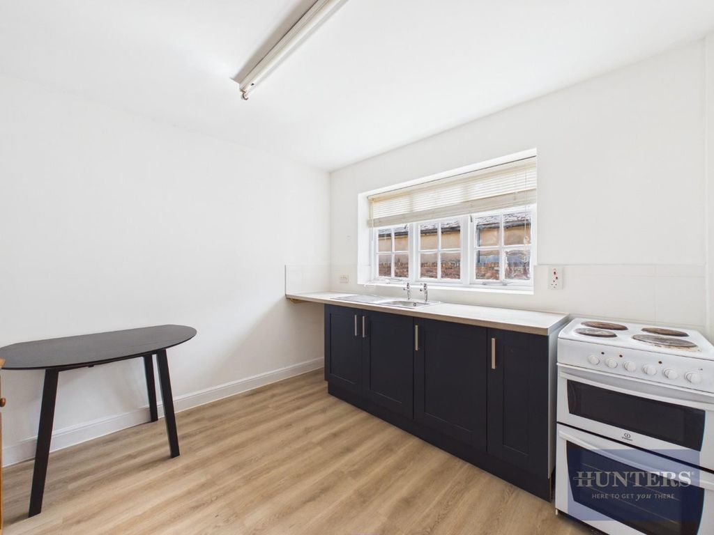 Property photo 3 of 8 Kitchen