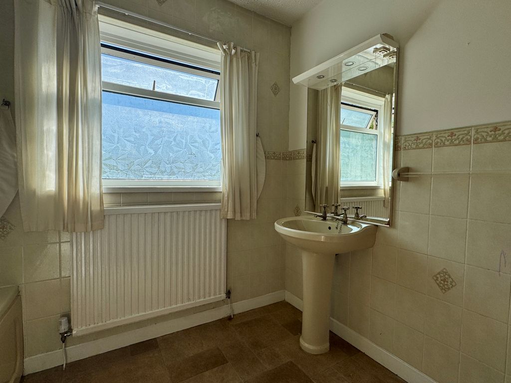 Additional image 15 of 3 bed property to rentCarmarthen SA31