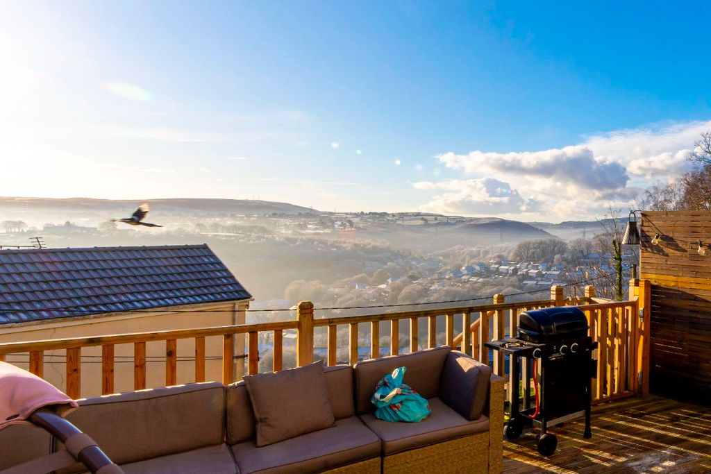 Property photo 3 of 34