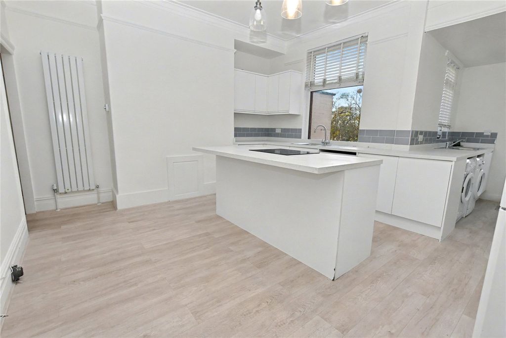 Property photo 2 of 17 Picture No. 25