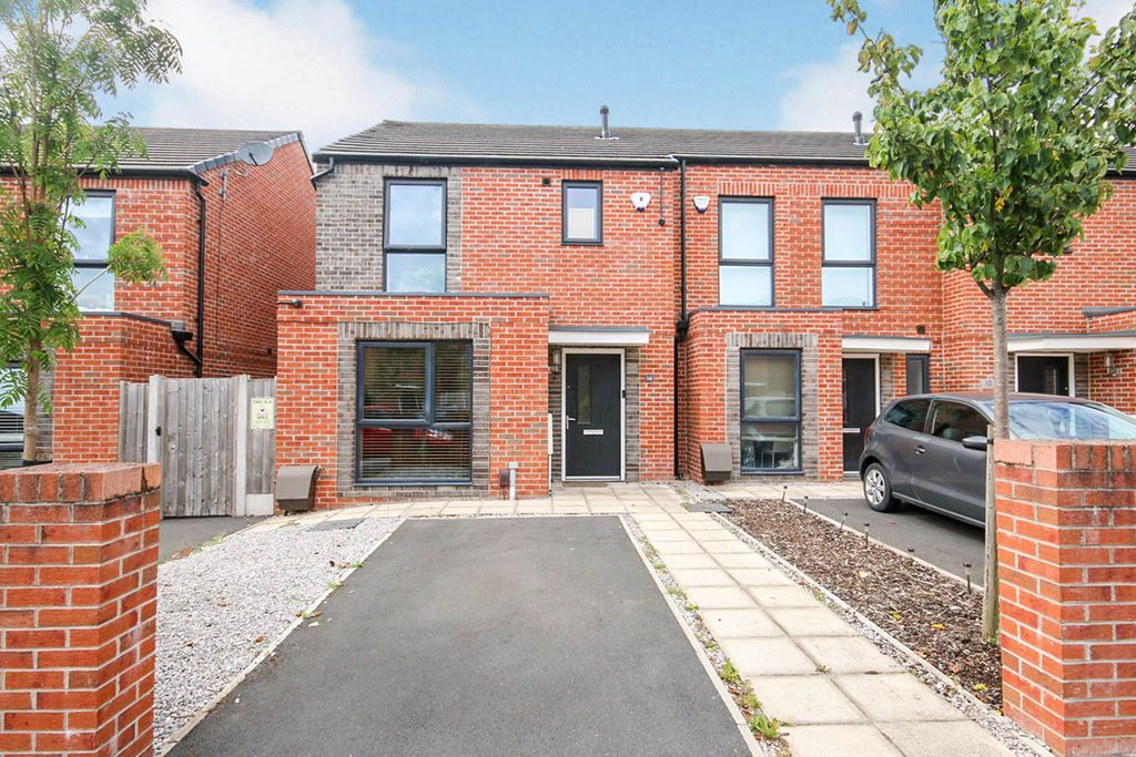 Property photo 1 of 11 Photography