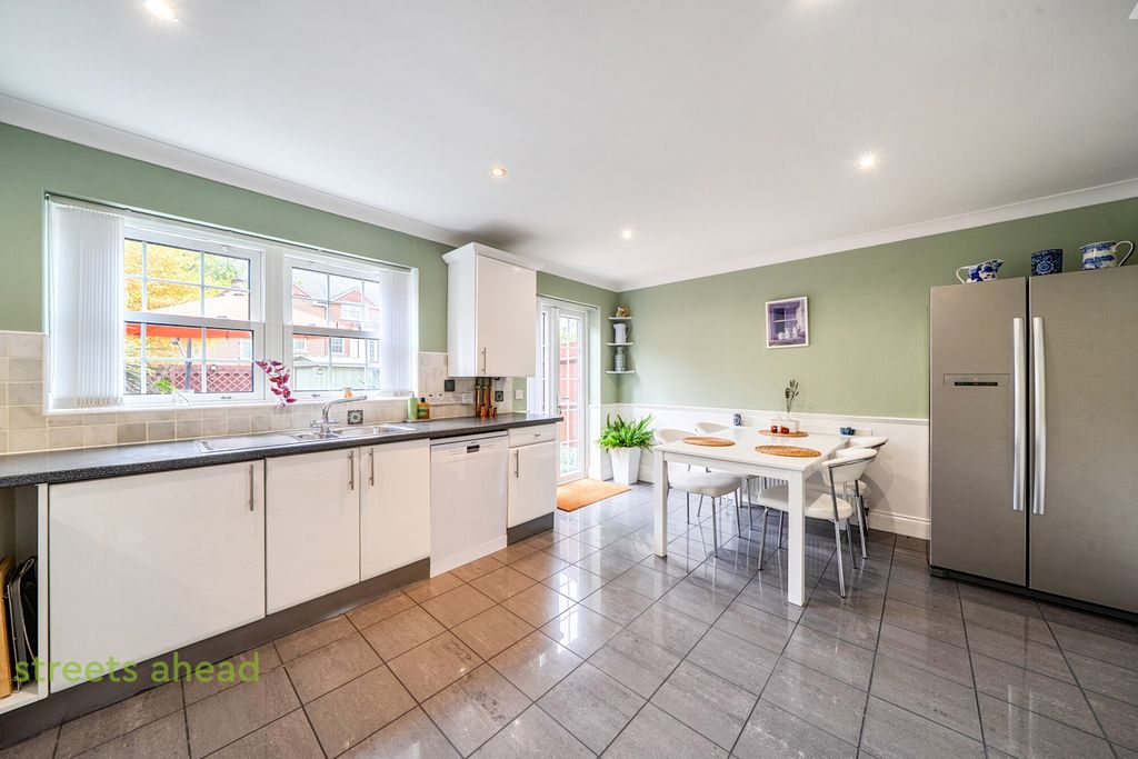 Property photo 3 of 20 894Be7A1-c527-438...