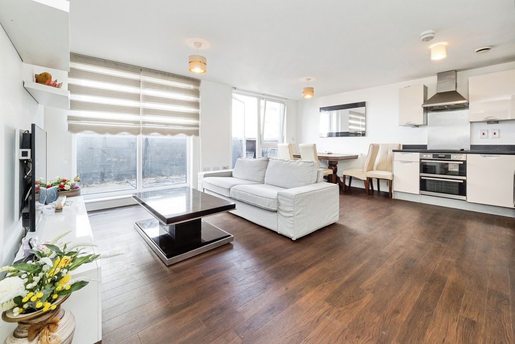 Property photo 3 of 19 Pbox-Img.Jpg