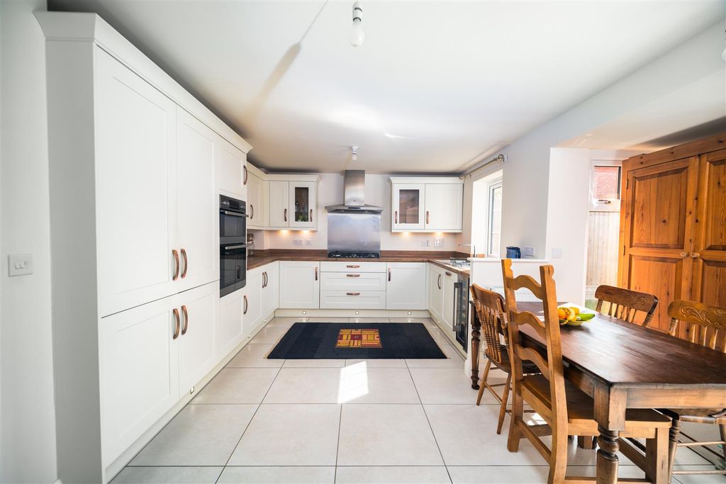 Property photo 3 of 15 Kitchen/Diner