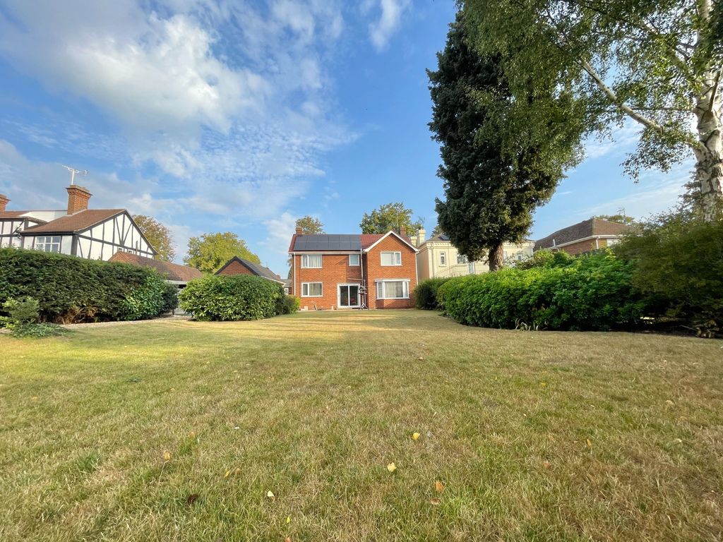 Property photo 2 of 28