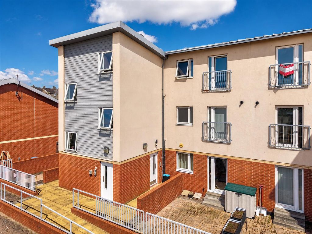 Property photo 1 of 16 2 Lilybank Mews Dundee-1.Jpg