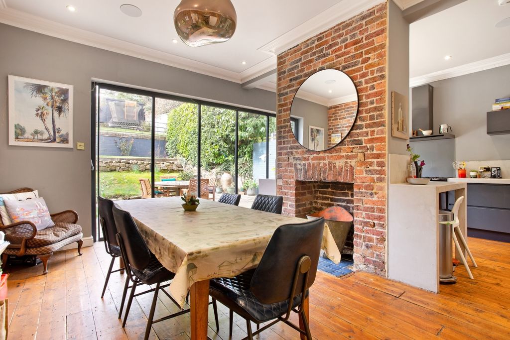 Property photo 2 of 16 10 Warwick Park 2...