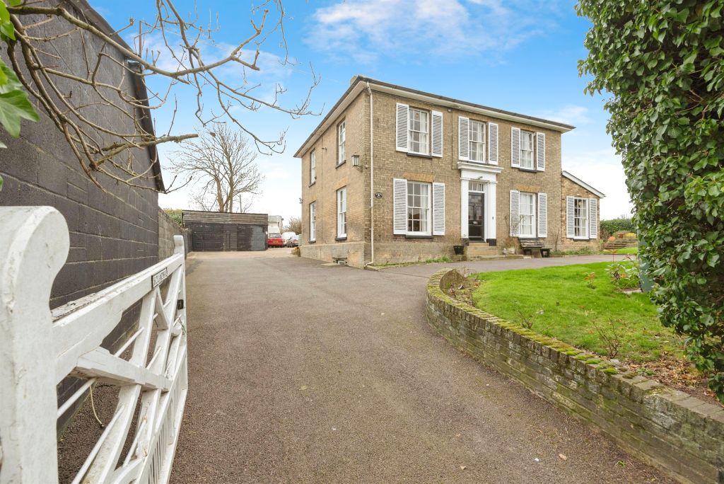Property photo 1 of 17