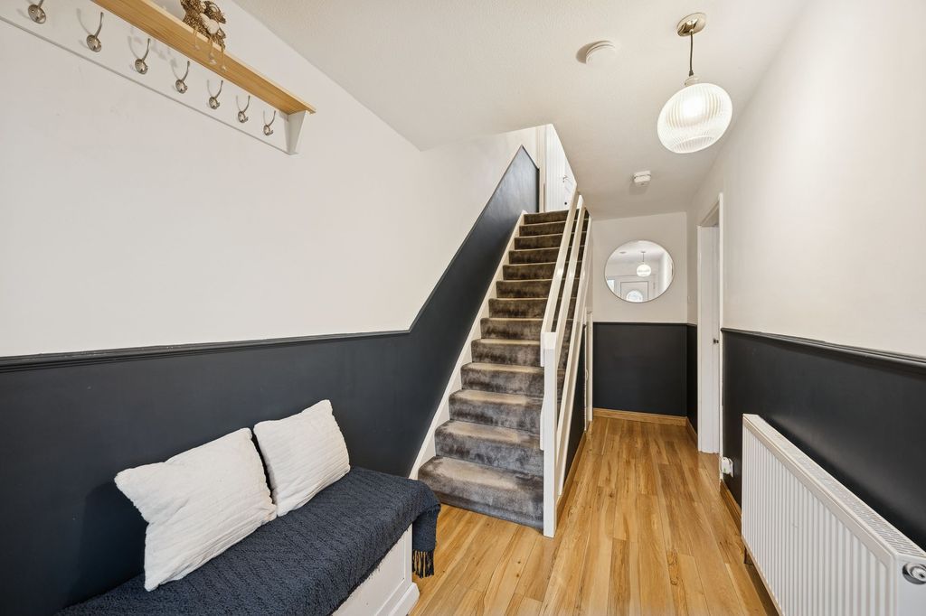 Property photo 2 of 27 Entrance Hallway