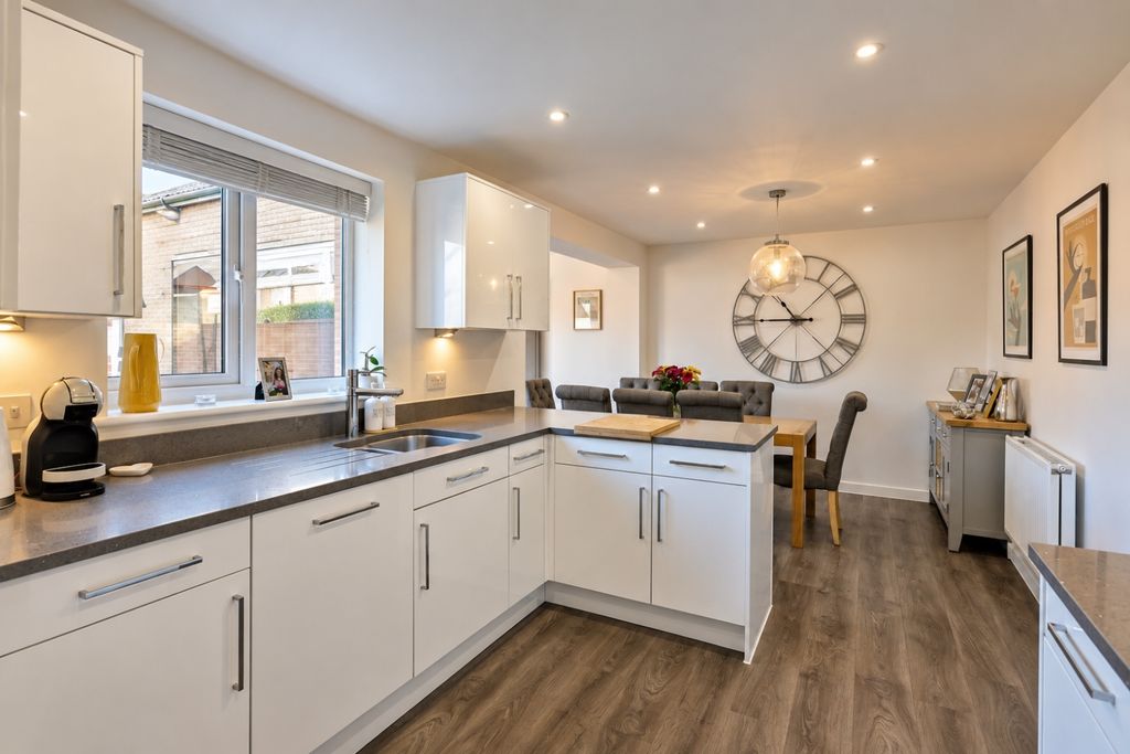 Property photo 2 of 25 E3296DC9-6A98-44D3-Aa2C-66Bd7467Be1B