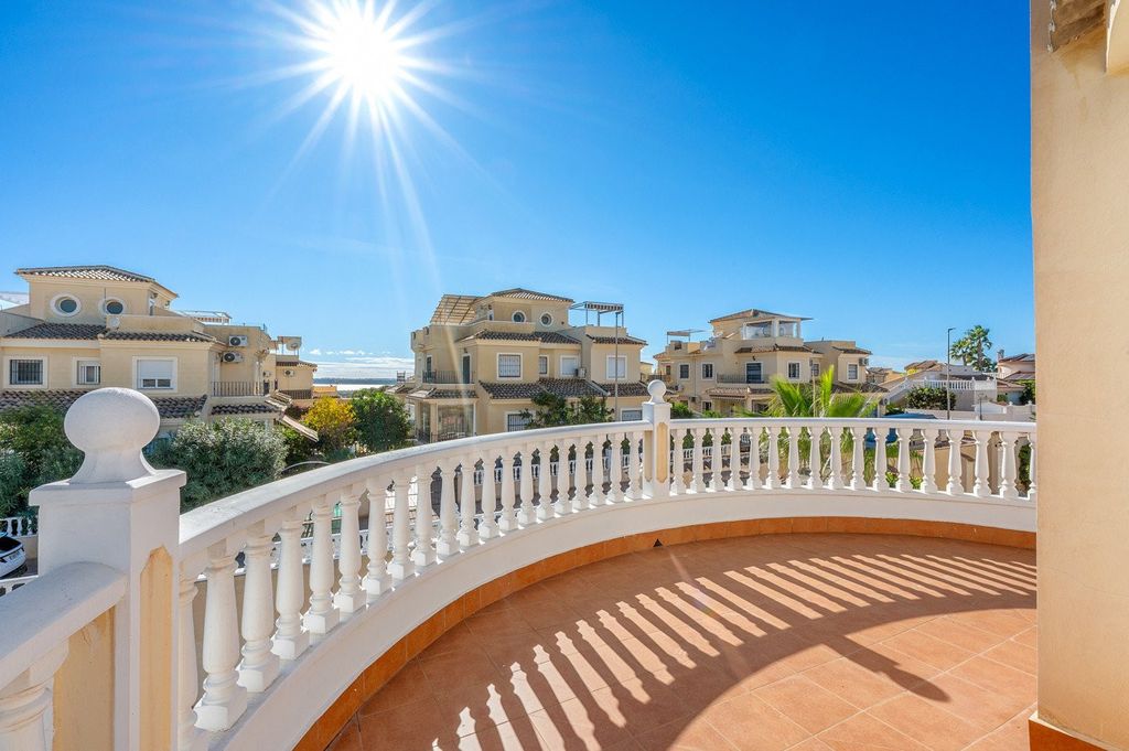 Property photo 2 of 49