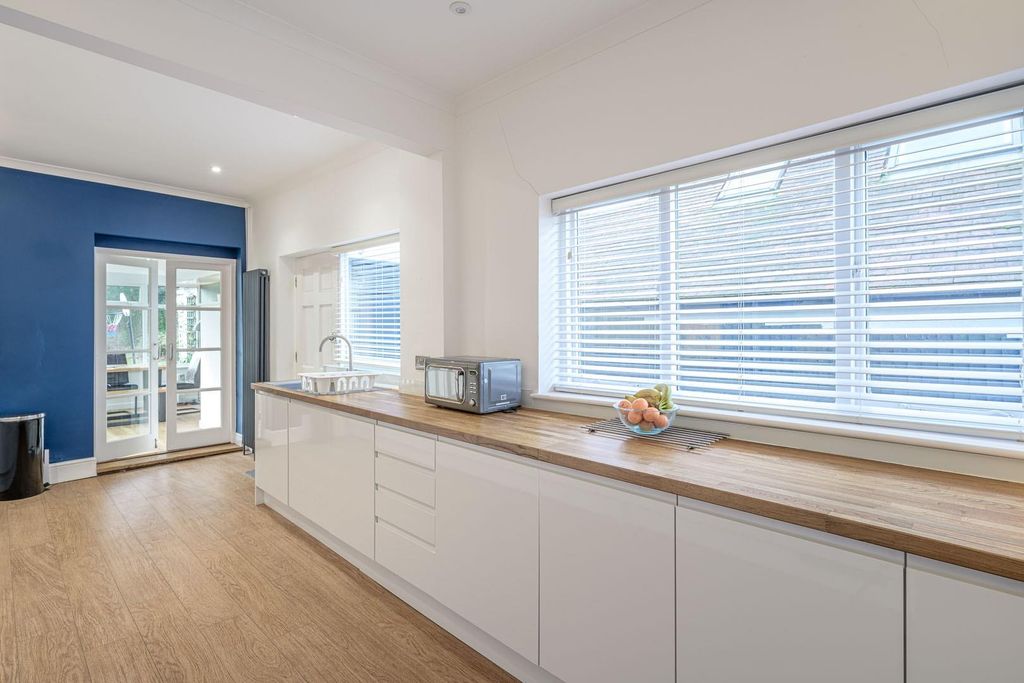 Property photo 3 of 28 7