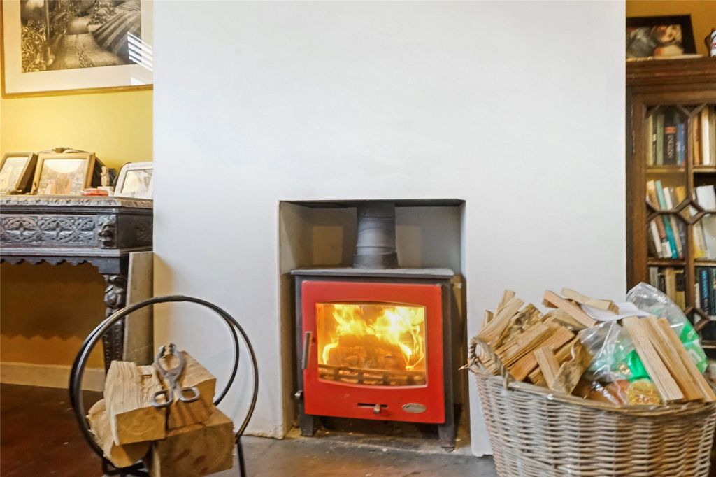 Property photo 3 of 27 Lounge Fire