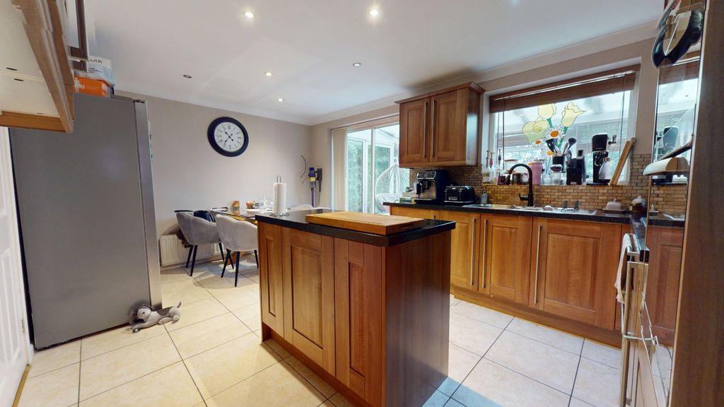 Property photo 2 of 19 4540961