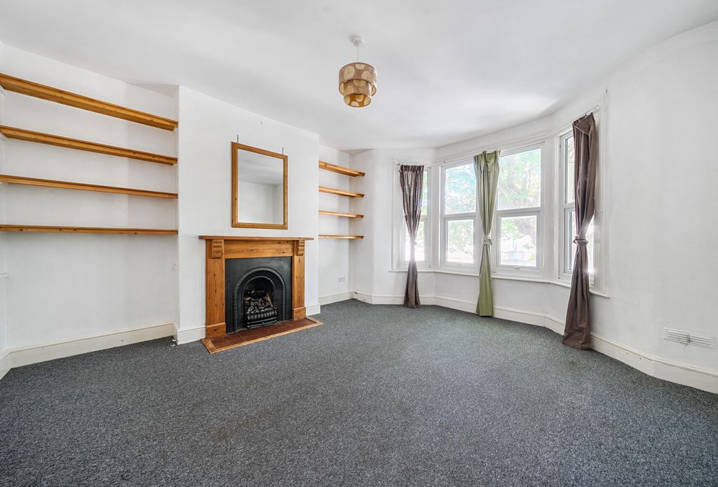 Property photo 2 of 21 1324452-11-686E41...