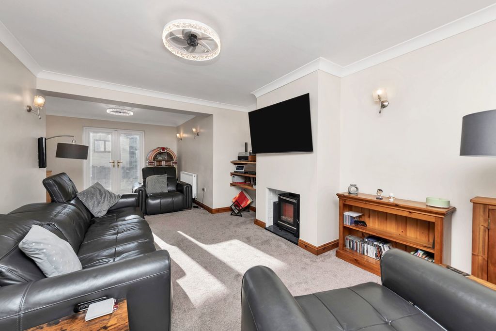 Property photo 2 of 26