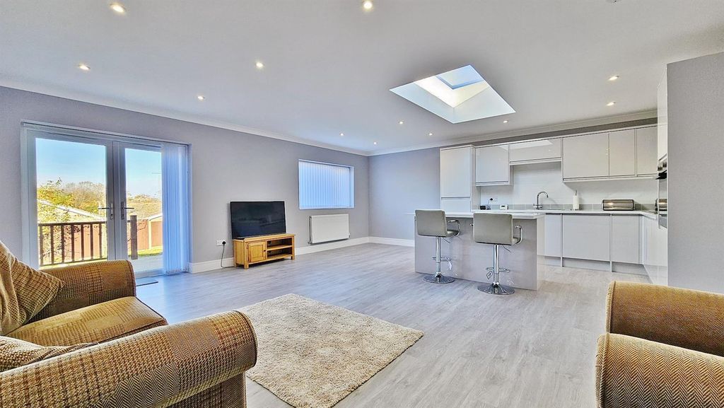 Property photo 2 of 22 Lounge/Kitchen/Diner