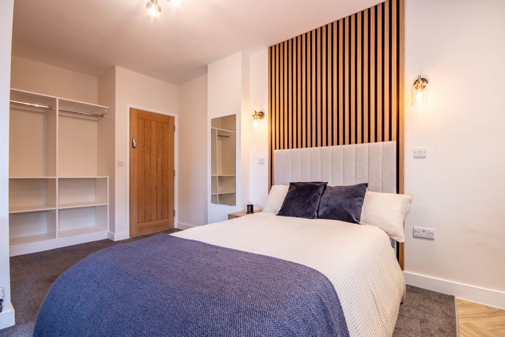 Property photo 1 of 7 E-2