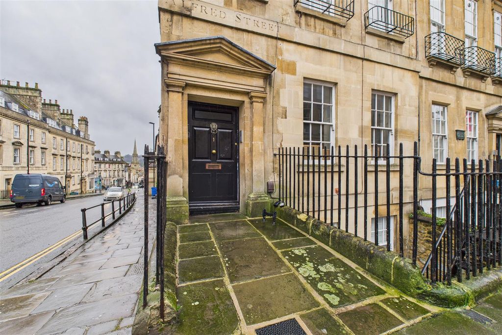 Property photo 2 of 16 Flat 3, 1 Alfred Street, Walcot, Bath BA1 2Qu | Le