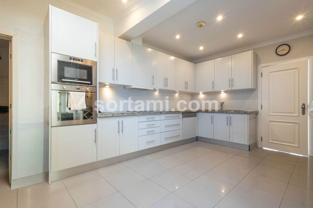 Property photo 3 of 39