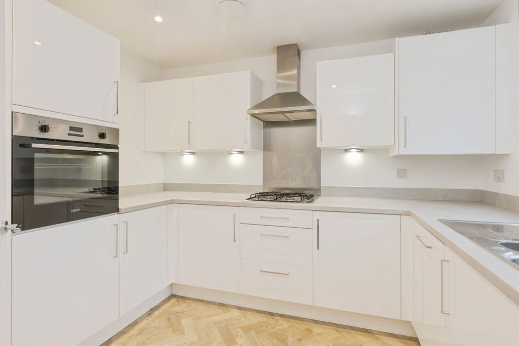 Property photo 2 of 16 Kitchen