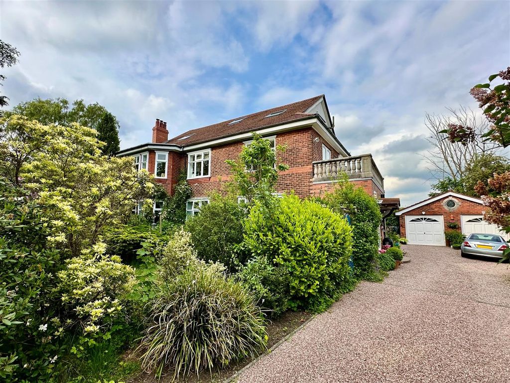 Property photo 2 of 26