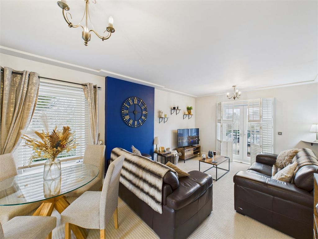 Property photo 2 of 11 Living Room