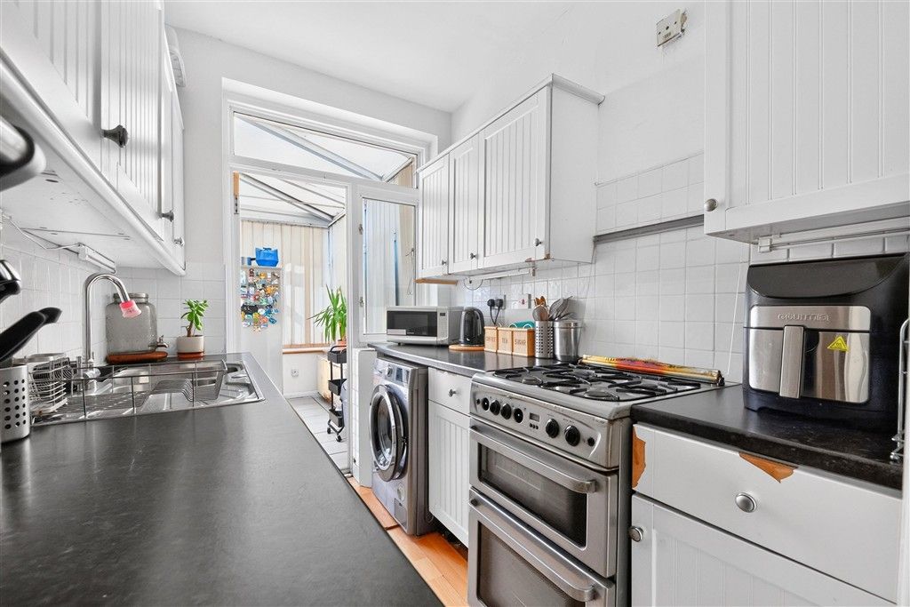 Property photo 3 of 10 Kitchen