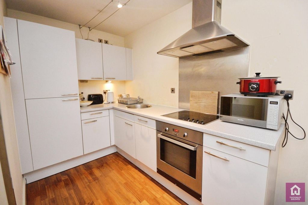 Property photo 3 of 8 Kitchen