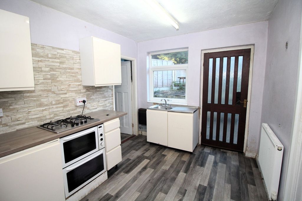 Property photo 3 of 18