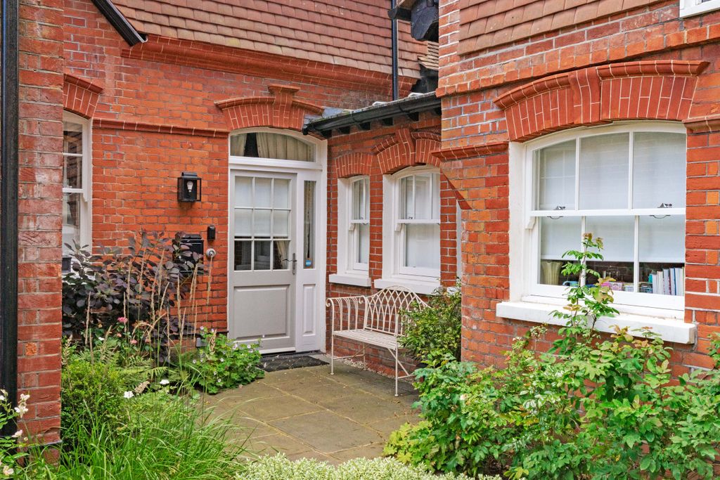 Property photo 1 of 20 External Elevation