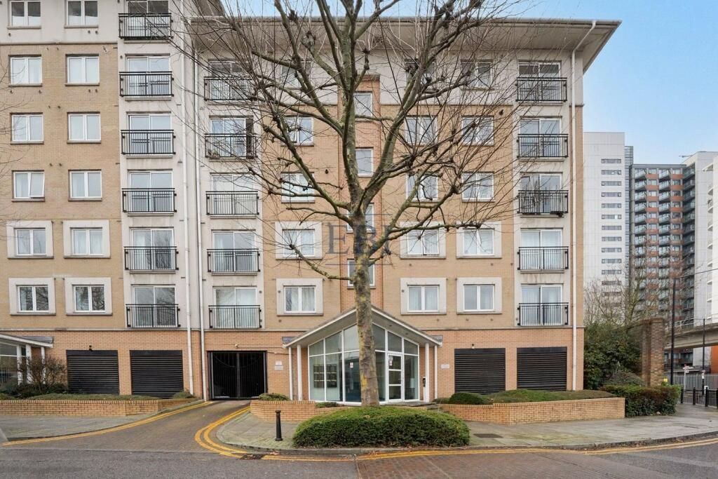 Property photo 1 of 15 2-Bed City Living | Settlers Court, E14 2Dq