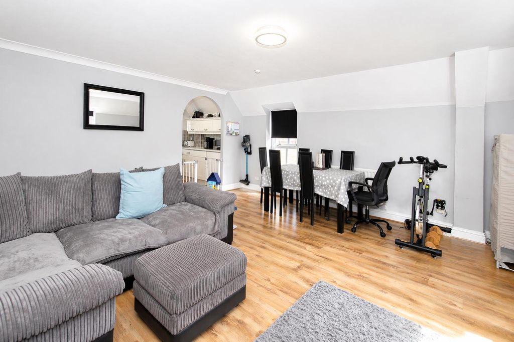 Property photo 3 of 15 Lounge c.Jpg