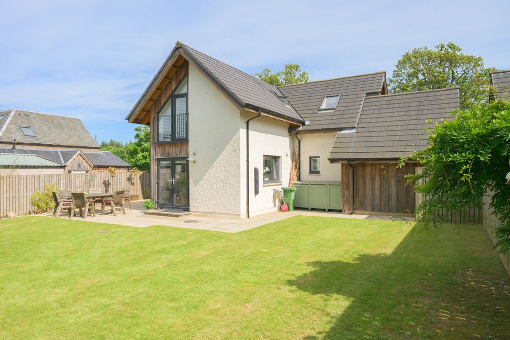 Property photo 2 of 46 Rear Garden