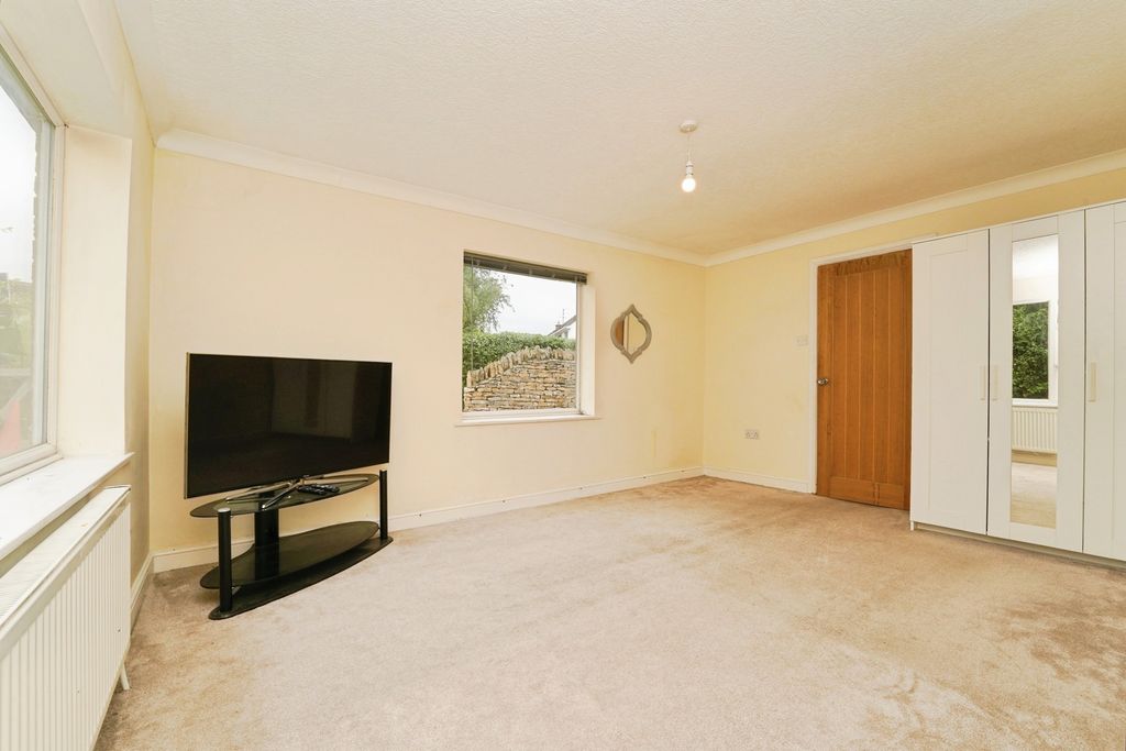 Property photo 2 of 16 Living Room