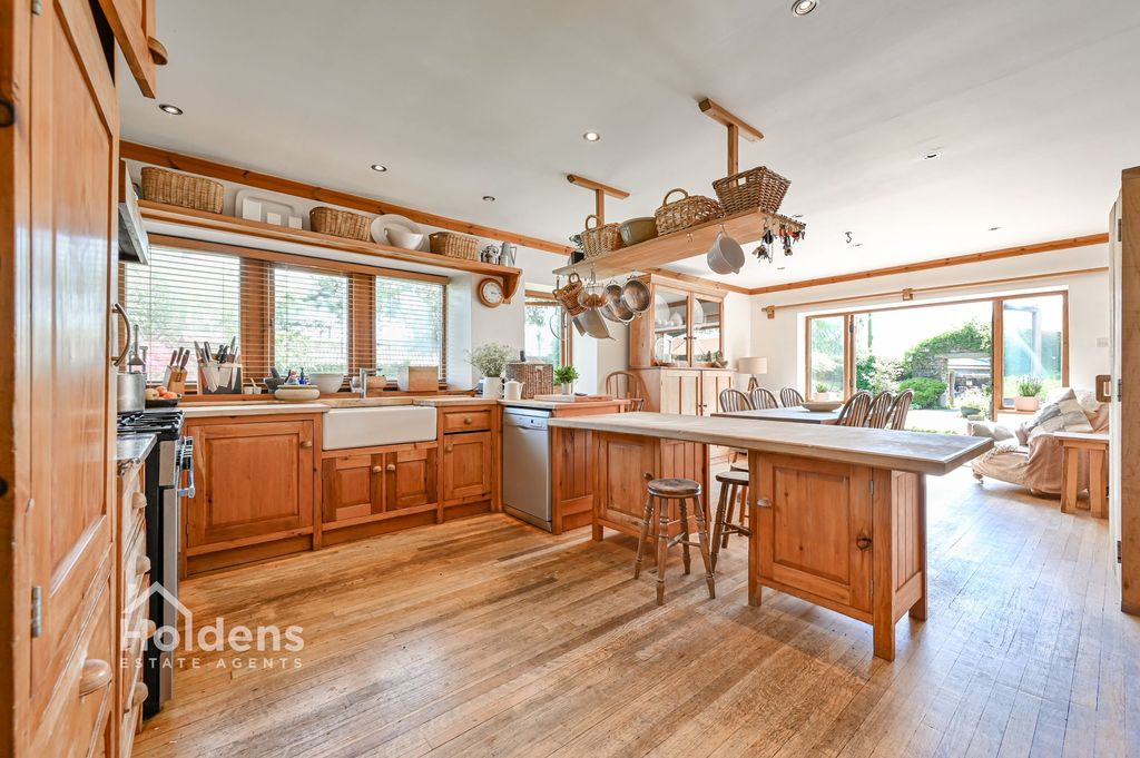 Property photo 3 of 32