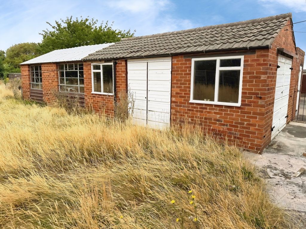 Property photo 3 of 11 Tandam Garage