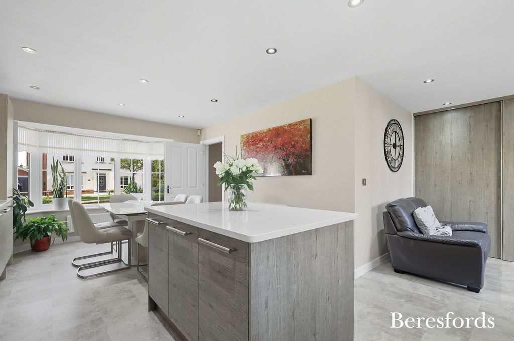 Property photo 2 of 25 Picture No. 30