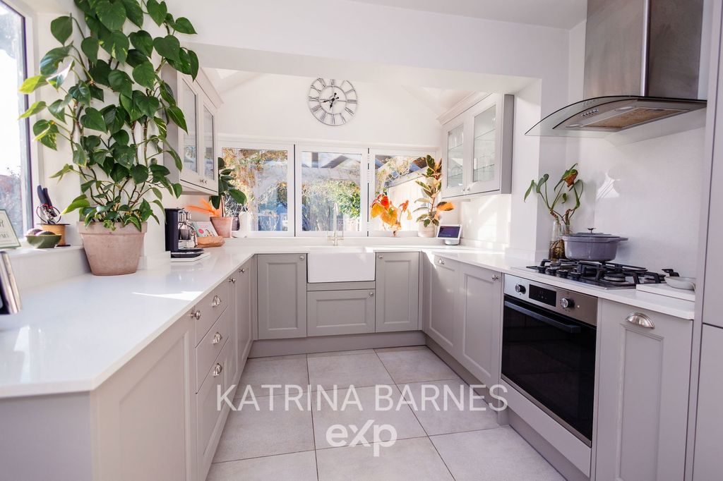 Property photo 2 of 46